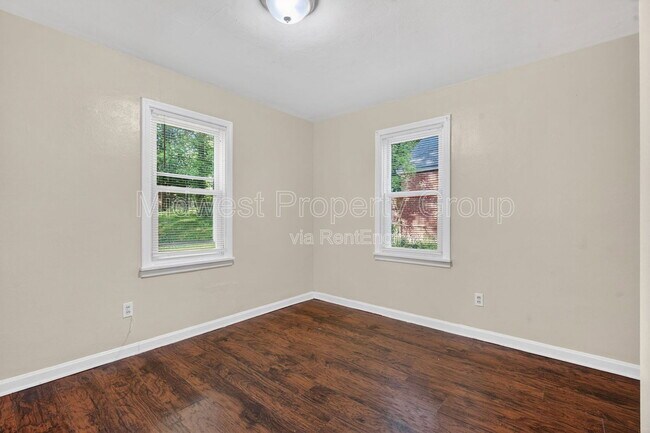 Building Photo - 224 S Harvey Ave