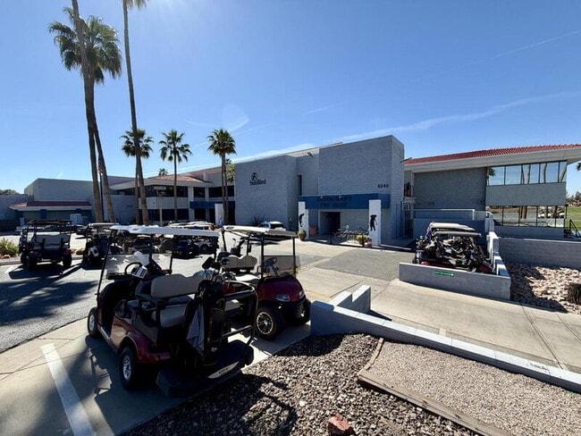 Building Photo - 6761 S Oakmont Dr