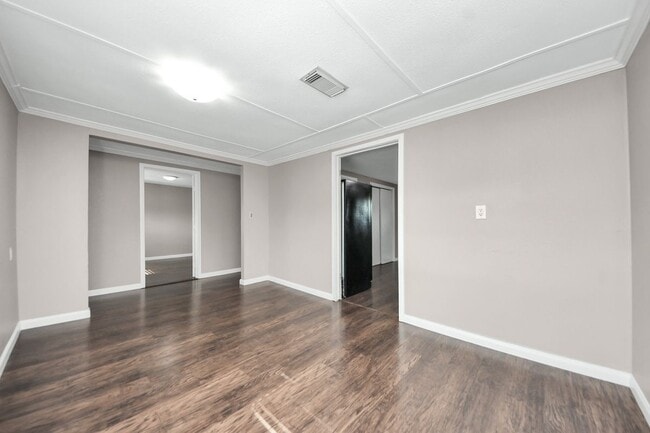Building Photo - 5747 Turtle Creek Rd