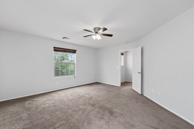 Building Photo - 2220 S Ponderosa Dr