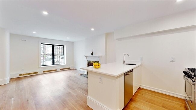 Building Photo - 43 Madison Ave