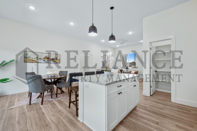 Building Photo - 613 Elmwood St