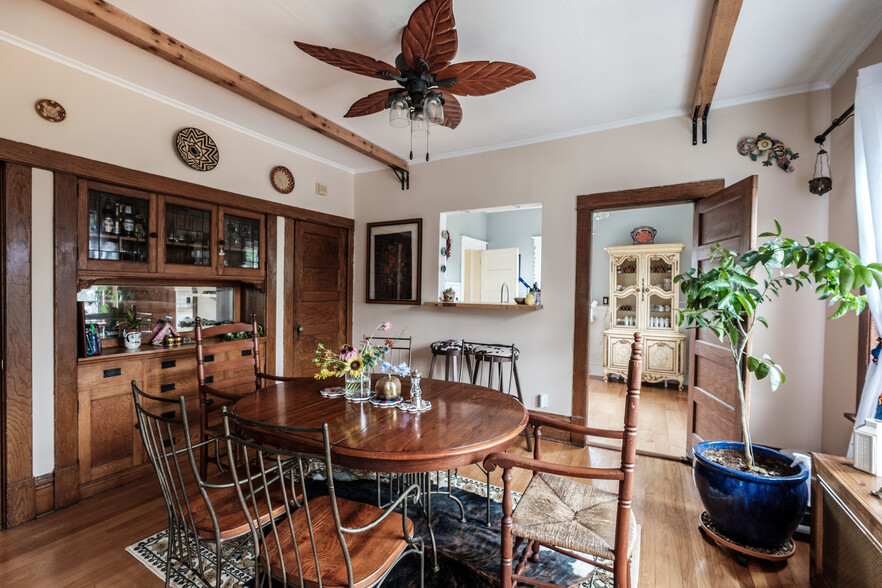 Dining room with breakfast nook and built-in buffet - 2016 Selby Ave