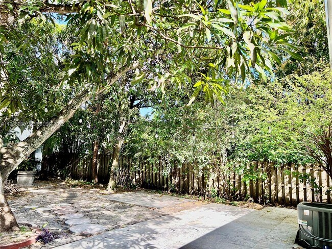 Building Photo - 1623 Johnson St