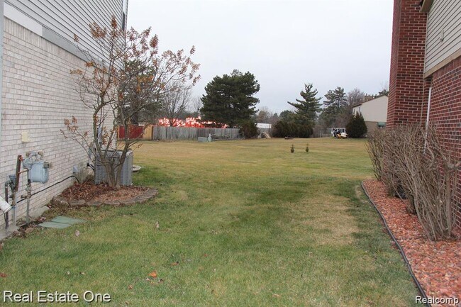 Building Photo - 40690 Bluesprings Ct