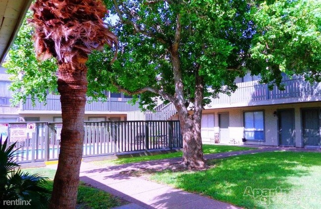 Building Photo - 4022 Montego Dr