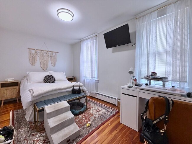 Building Photo - 331 4th St