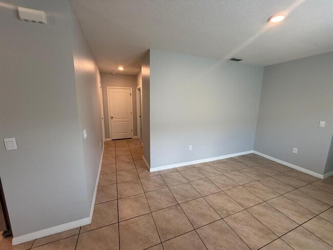Building Photo - 754 Chinoy Rd