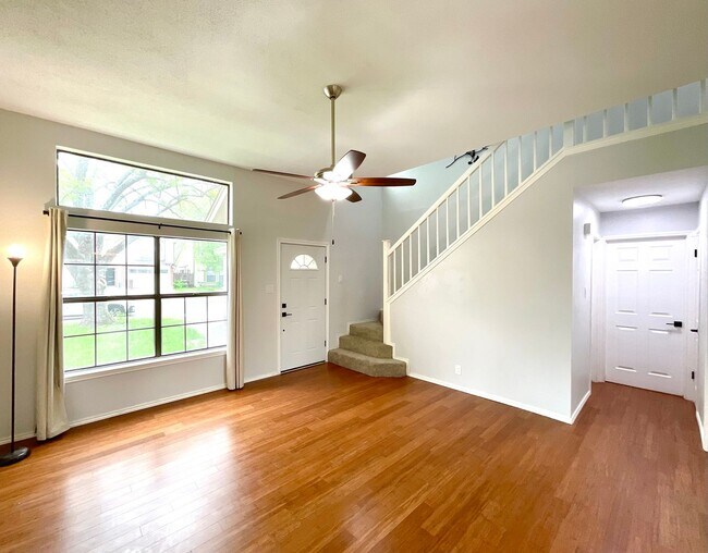 Building Photo - 2-Story 3 Bedroom / 2.5 Bath Home Near Lackland AFB!