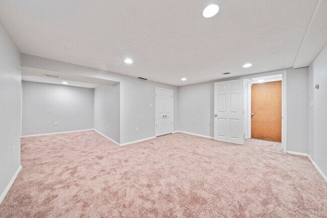 Building Photo - 12 Rosemont Rd
