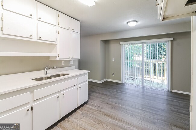 Building Photo - 3212 Pine Branch Ct