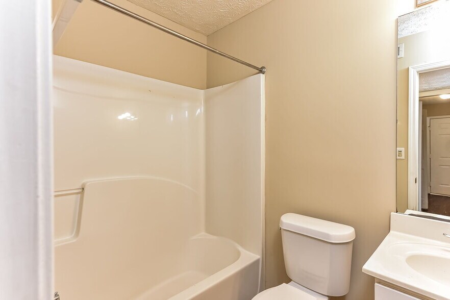 Building Photo - 735 Bridgewood Ct