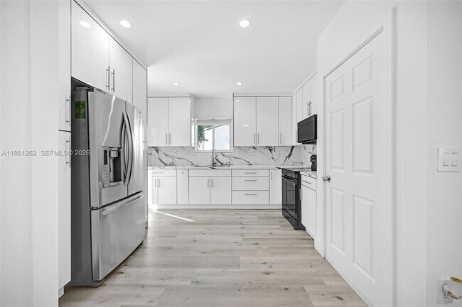 Building Photo - 876 NE 81st St