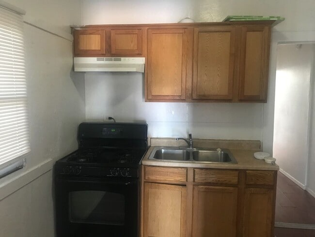 Building Photo - Phoenix 2 Bedroom