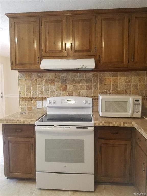 Building Photo - 1811 Young Farm Rd