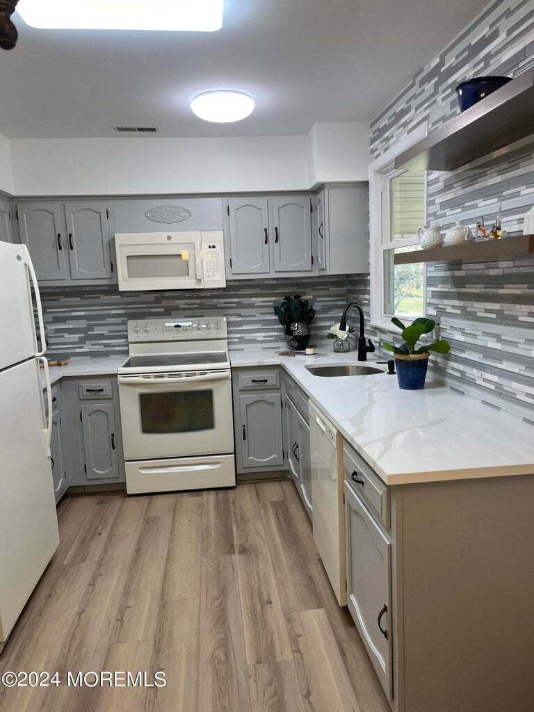 New flooring - 7A Ivy St