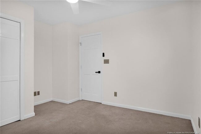 Building Photo - 160 Carolina Way