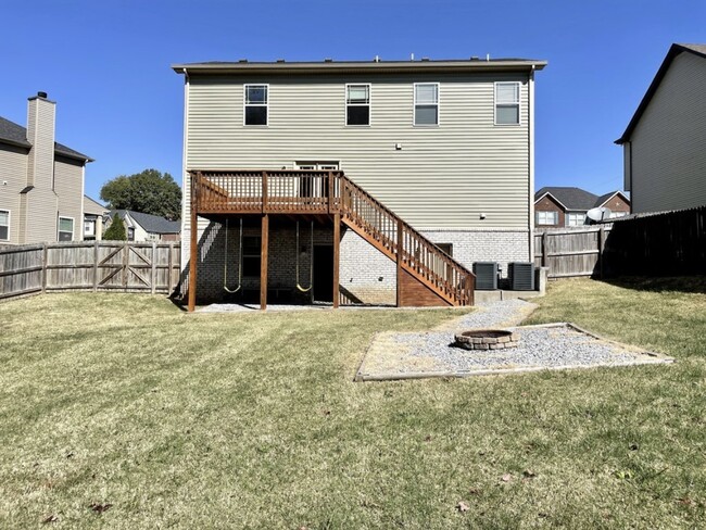 Building Photo - 2095 Bandera Dr