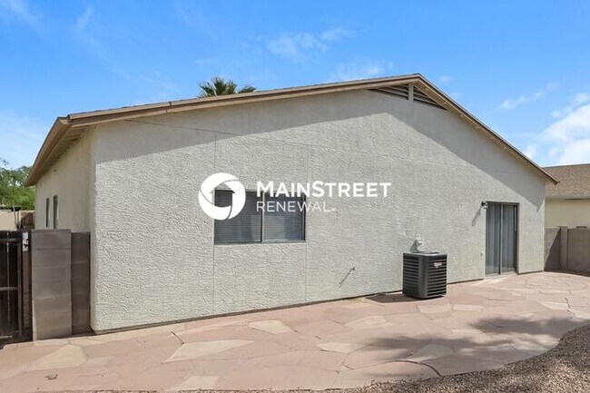 Building Photo - 3 Bedroom Pet-Friendly Home in TUCSON, AZ with Main Street Renewal