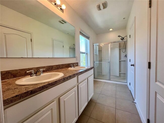 Building Photo - 3648 Seneca Club Loop