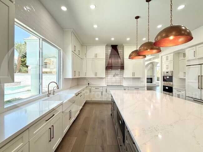 Building Photo - 1523 E Treasure Cove Dr