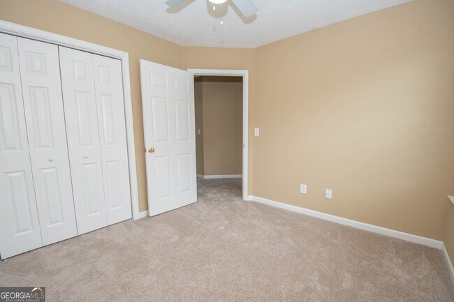 Building Photo - 74 Roxbury Ln