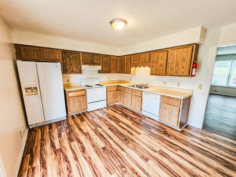 Building Photo - 117 Bybee Dr