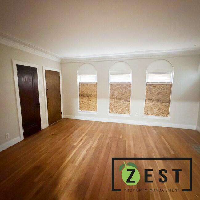 Building Photo - 4336-4338 Buena Vista St