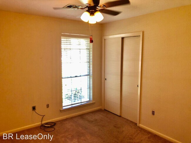 Building Photo - 3 br, 1.5 bath House - 8321 N. Essen Heights