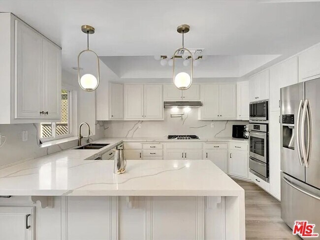 Building Photo - 7937 W 80th St