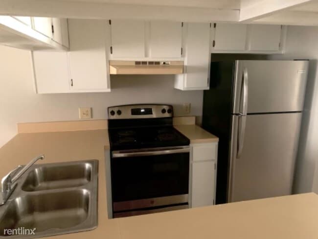 Building Photo - 6601 Reflections Dr