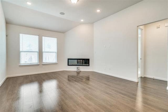 Building Photo - 2050 Clearwater Way