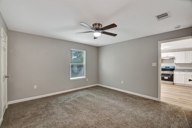 Building Photo - 908 Thomas Ave
