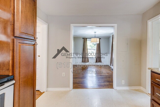 Building Photo - 715 Park Cir
