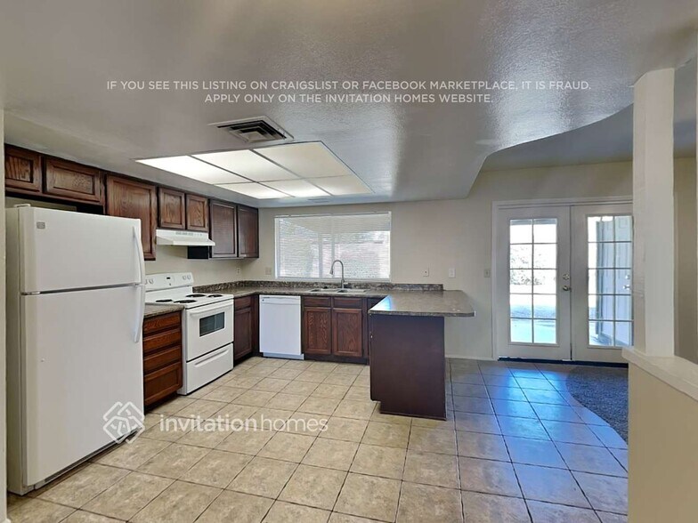 Building Photo - 11446 N 39th Dr