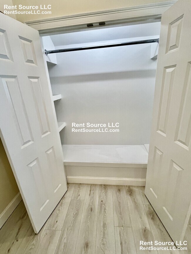 Building Photo - 612 Main St