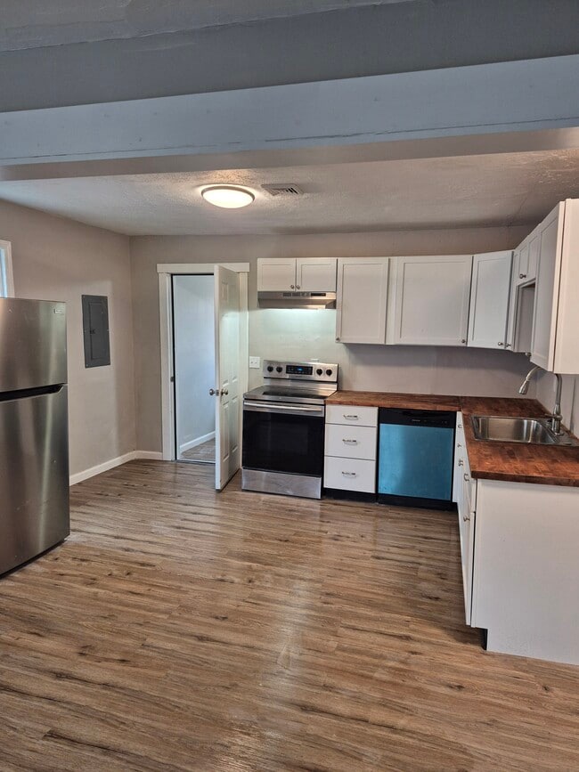 Building Photo - 658 Virginia Ave