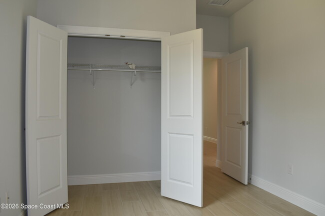 Building Photo - 406 Grove Ln