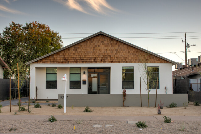 Primary Photo - 1027 E McKinley St