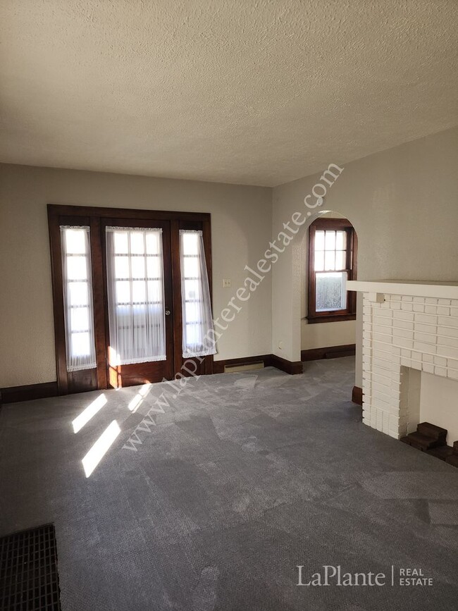 Building Photo - Large 3 Bed Home in West Toledo for Rent