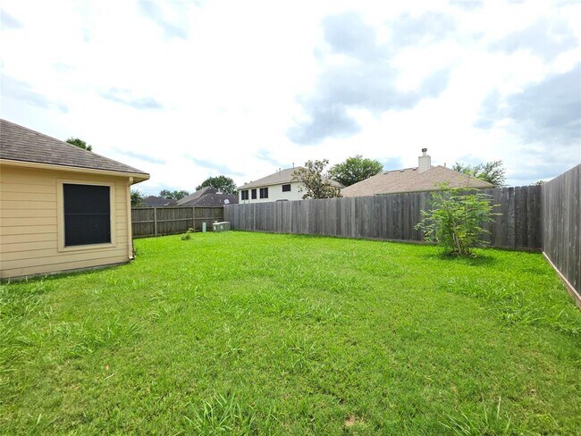 Building Photo - 17226 Stratford Green Dr