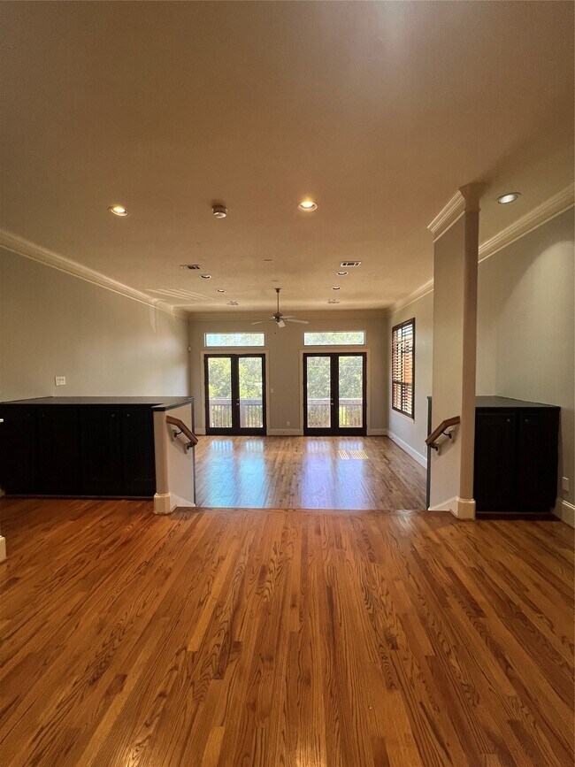 Building Photo - 2330 Camden Dr