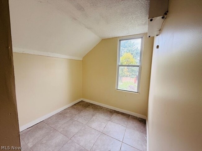 Building Photo - 3838 Marvin Ave