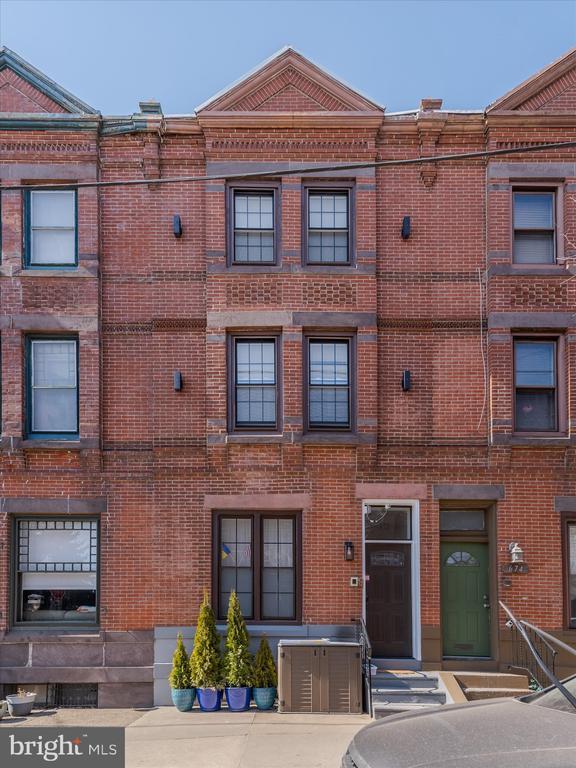 Building Photo - 672 N 19th St