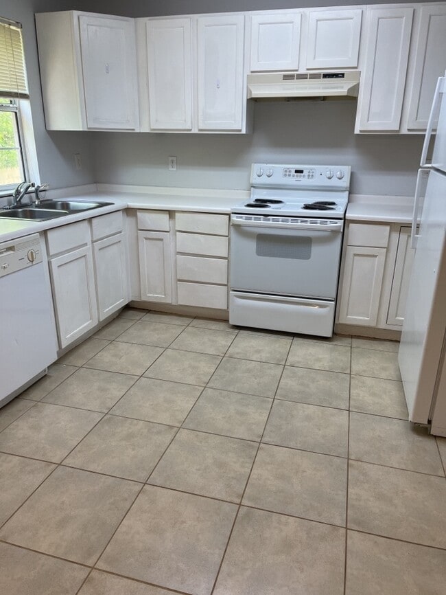 Building Photo - 207 Graycliff Ct