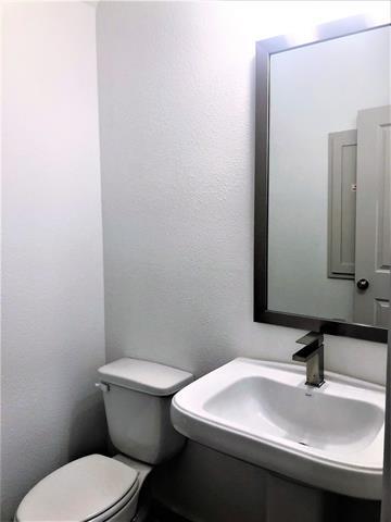 Building Photo - 422 Bonfield Dr