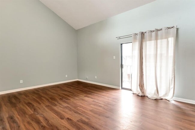 Building Photo - 6808 Eastridge Dr