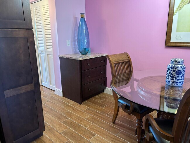 Building Photo - 3070 Cornwall E