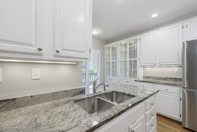 Building Photo - 761 Bishops Park Dr