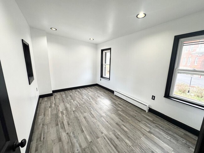 Building Photo - STRA509